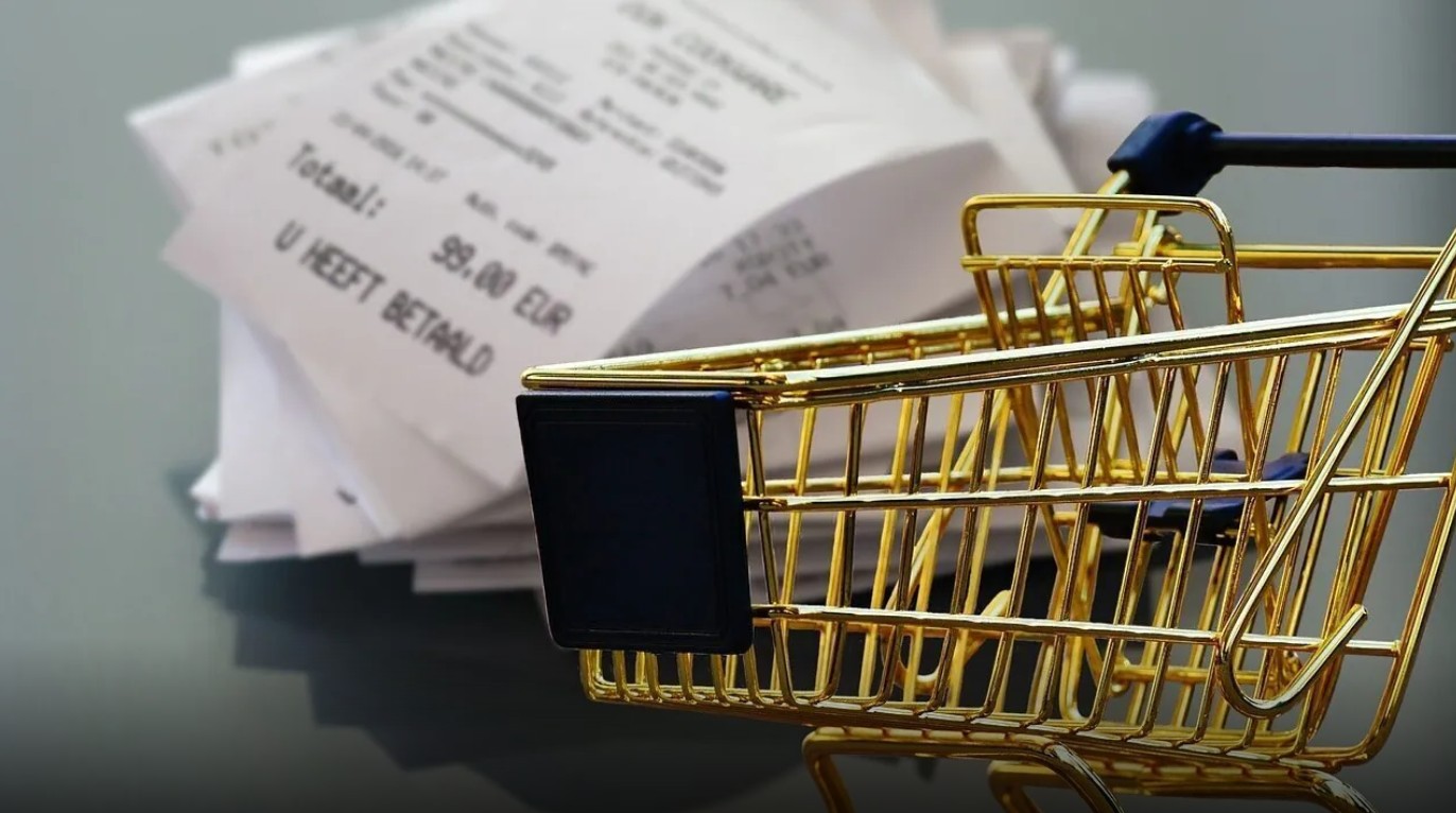 PROSEČNA PLATA PONOVO NE POKRIVA ZVANIČNU PROSEČNU KORPU, A REALNA KORPA JE ČAK 60.000 DINARA SKUPLJA, TVRDE SINDIKATI