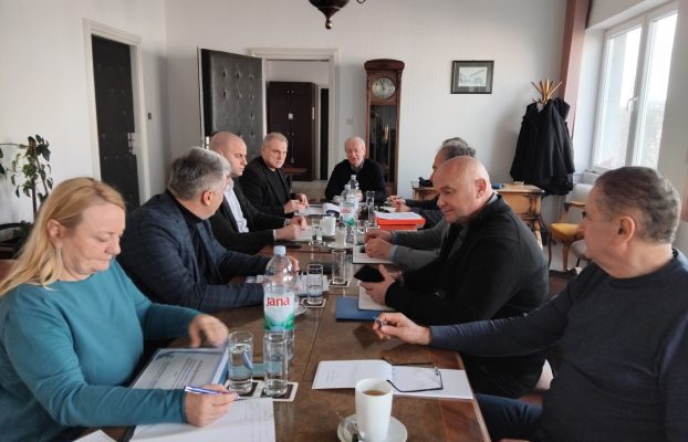 KOLEGIJUM: SITUACIJA SE POGORŠAVA, VLADA HITNO DA REAGUJE